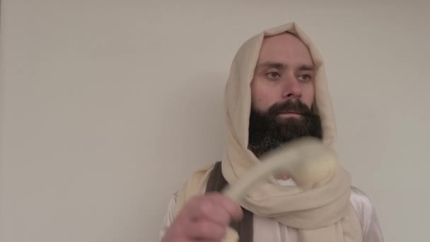 Ncil Sahnesi Mesih Genç Düşünceli Sakallı Adam Yıldır Beyaz Açık — Stok video