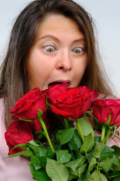 Bouquet Flowers Red Roses Middle Aged Woman Years Old Bulging — Stock Photo, Image