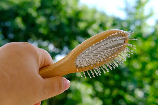 Small Wooden White Comb Brush Metal Teeth Longitudinal Transverse Combing — Foto de Stock