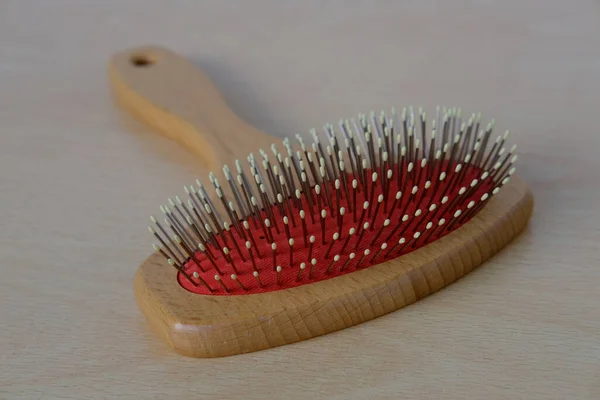 Wide Wooden Comb Brush Metal Teeth Longitudinal Transverse Combing Tools — Foto de Stock