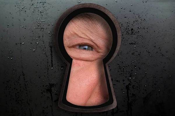 Keyhole Hole Human Eye Mature Man Years Old Looking Straight — Foto Stock
