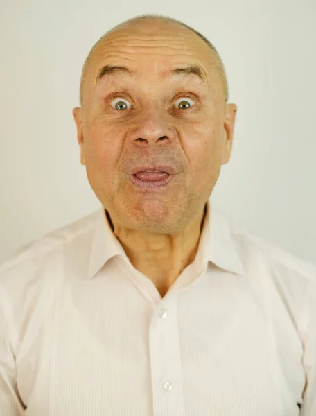 Komik Erkek Yüzünün Bir Kısmını Kapat Olgun Bir Adam Yaşında — Stok fotoğraf
