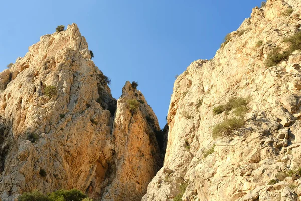 Endülüs dağlarının güzel manzaraları Endülüs, El Chorro geçidi, İspanya, ünlü bölge, popüler kaya tırmanışları, doğal dağ beldeleri, rezerv gezisi, Caminito del Rey Tour doğrudan Malaga 'dan.