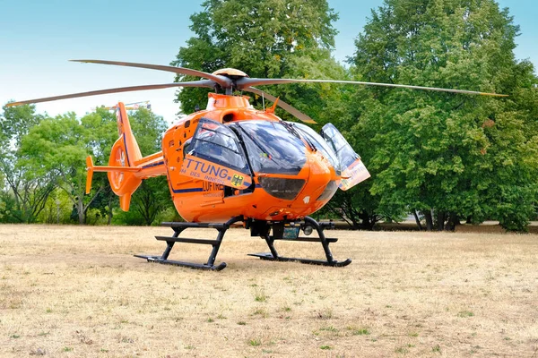 Eurocopter 135 Hzsi Авиационно Спасательной Службы Крупным Планом Земле Медицинский — стоковое фото