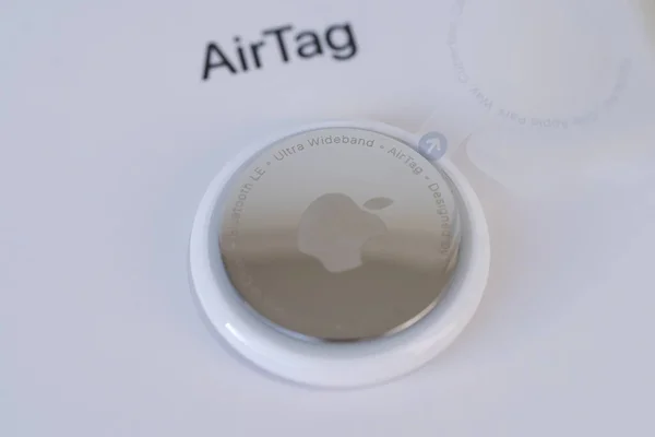 Novo Rastreador Eletrônico Apple Airtag Caixa Branca Rastreador Transmite Sinal — Fotografia de Stock