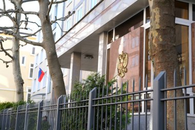 Frankfurt - Mart 2022: Frankfurt 'ta Rusya Federasyonu Başkonsolosluğu, Rusya Bayrağı, Göçmenlik Konsepti, Uluslararası ilişkiler