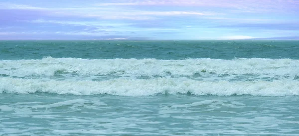 Belo Oceano Azul Ondas Mar Com Espuma Fabulosa Maré Mar — Fotografia de Stock