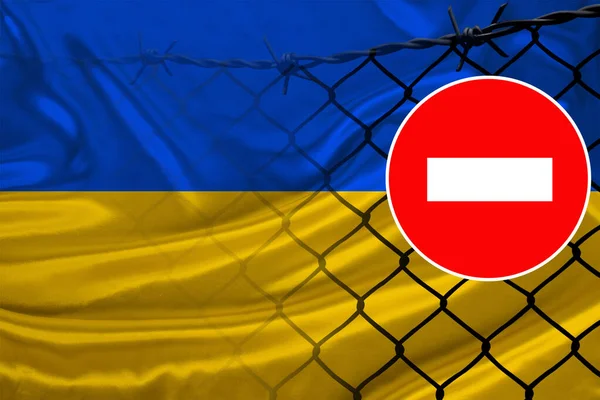 Флаг Украины Атласе Забор Колючей Проволокой Символический Красный Знак Въезда — стоковое фото