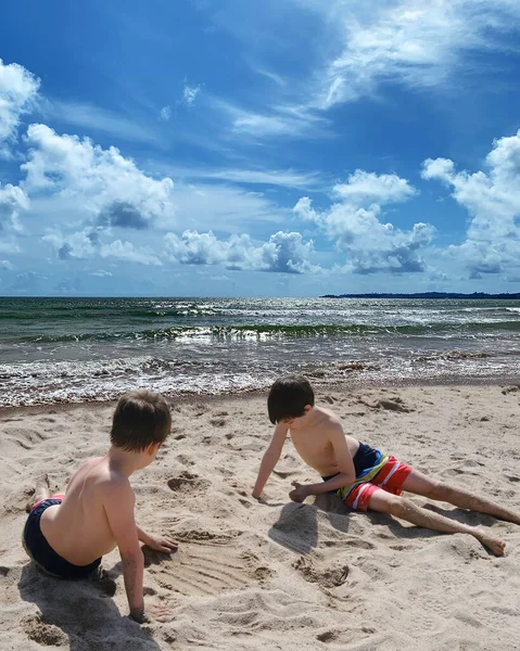 Happy Children Beach Sunny Day Two Healthy Boys Years Old — Stock Photo, Image
