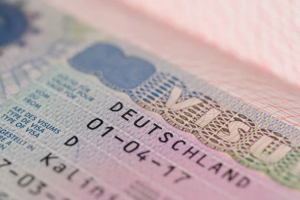 Крупным Планом Страницы Документа Заграничным Паспортом Поездки Немецкой Визой Туристической — стоковое фото