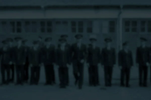 队列中的一组士兵 模糊的黑暗色调的军事编队形象 分散的背景 战争观念 军队生活 军队征兵负面 — 图库照片