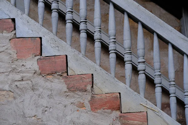 Kamienne Stare Schody Balustradami Balustradami Zabytkowa Faktura Ściany Średniowiecznego Zamku — Zdjęcie stockowe