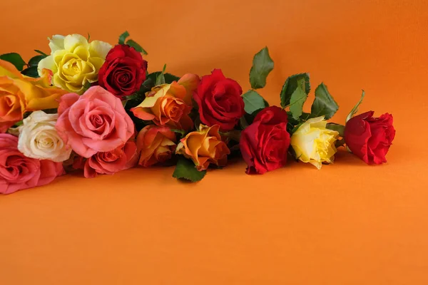 Букет Жовтих Червоних Рожевих Троянд Копіювальним Простором Дизайнера Квіти Професійного — стокове фото