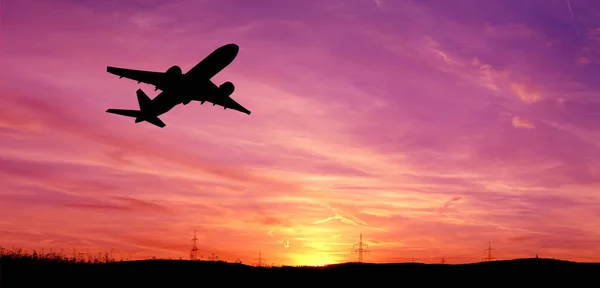 Zwart Silhouet Van Vliegtuig Prachtige Kleurrijke Dramatische Hemel Met Wolk — Stockfoto