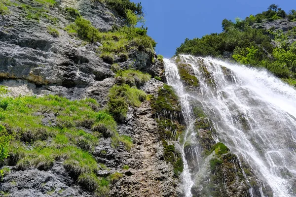 Bela Cachoeira Larga Com Grande Fluxo Água Rota Wasserfall Dalfazer — Fotografia de Stock