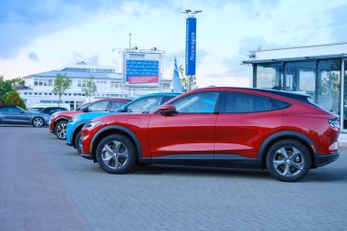Elektrikli Ford Mustang Mach-E elektrikli araba, alternatif enerji, Frankfurt - Mayıs 2023