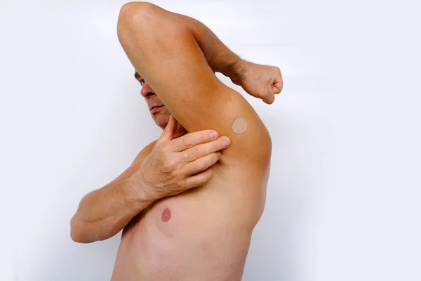 Primo Piano Uomo Europeo Mezza Età Con Busto Nudo Muscoli — Foto Stock