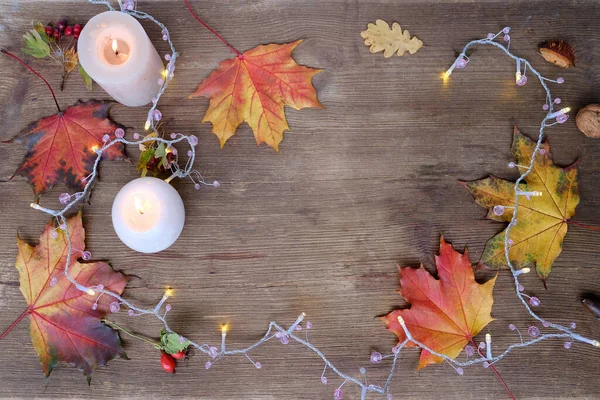 Blätter Laub Girlanden Kerzen Draufsicht Auf Holztisch Konzept Happy Thanksgiving — Stockfoto