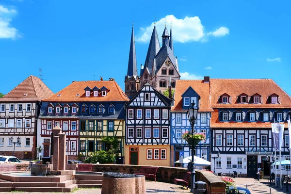 中世纪市场广场 Medieval Market Square 德国的地标 黑森市的主要城市 漂亮的立面 旧的半木结构房屋的瓦砾屋顶 2023年6月8日 格恩豪森 — 图库照片