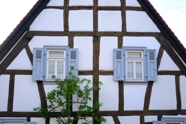 Parte Del Edificio Histórico Hermosa Fachada Antigua Casa Entramado Madera —  Fotos de Stock