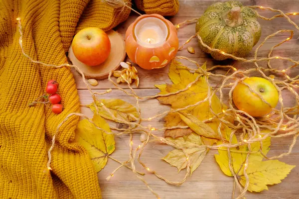 Herbstliche Komposition Auf Rustikalem Holztisch Garten Mit Kürbis Fallgelb Orangefarbenen — Stockfoto
