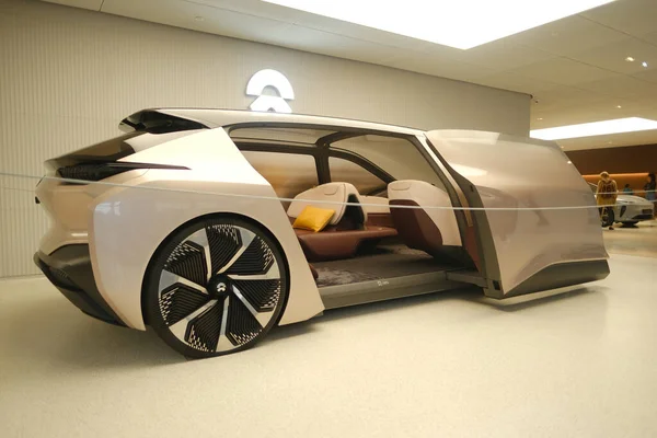 NioモデルEveは Nioによる自動運転 コンセプト電気自動車 サイドビュー インテリアの未来を紹介します次世代コンセプト車 電気自動車技術革新 フランクフルト 2023年7月1日 — ストック写真