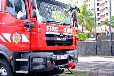 İtfaiye büyük kırmızı itfaiye aracı, şehirdeki acil durum aracı, kriz, güvenlik, acil durum ekipleri, Colombo, Sri Lanka - 19 Ekim 2022