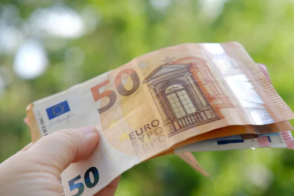 Billetes Papel Euros Caja Unión Europea Mano Femenina Sobre Fondo — Foto de Stock