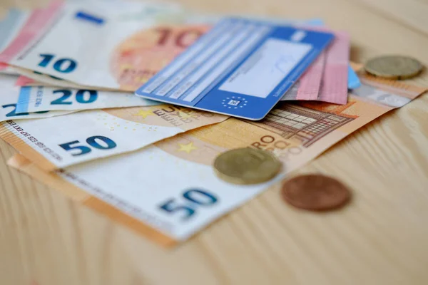 Tessera Europea Assicurazione Malattia Banconote Euro Assicurazione Più Economica Concetto — Foto Stock
