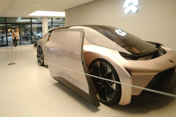 NioモデルEveは 自動運転の未来を紹介し Nioによるコンセプト電気自動車 次世代コンセプト車のリアビュー 電気自動車の革新 フランクフルト 7月1 2023 — ストック写真