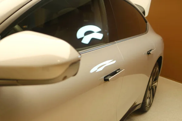 一部の電気自動車NioモデルEt7 フロントドアハンドル全電気プレミアムセダン ショールームの電気自動車 代替エネルギー開発コンセプト 電気自動車技術革新 フランクフルト 2023年7月1日 — ストック写真