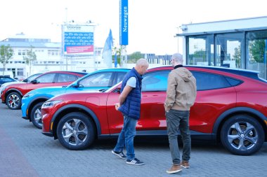 Elektrikli Ford Mustang Mach-E elektrikli araba, alternatif enerji, Frankfurt - Mayıs 2023
