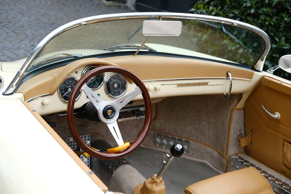Beige Vintage Porsche 356 Cabriolet Cockpit Retro Luxury Sports Car — Stock Photo, Image
