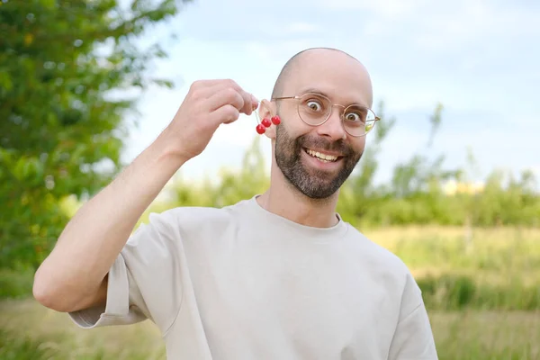 Funny Young Charismatic Man Fooling Berries Delicious Ripe Red Cherries — Stock Photo, Image