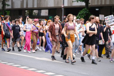 Cinsiyet çeşitliliği, ayrımcılığa ve eşcinsel insanlara yönelik saldırılara karşı mücadele, cinsel çeşitlilik için mücadele, FRANKFURT - 15 Temmuz 2023 Onur Ayı