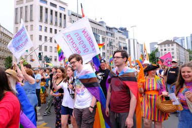 CSD 2023, Frankfurt: Şehir merkezinde geçit töreni, cinsiyet çeşitliliği için mücadele, ayrımcılığa karşı mücadele eşcinsel insanlar, FRANKFURT - 15 Temmuz 2023