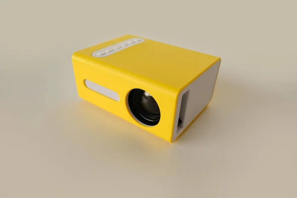 Gul Trådlös Projektor Filmprojektor Full Med Bluetooth För Videouppspelning Titta — Stockfoto