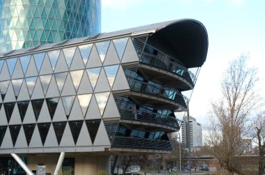 Frankfurt, Almanya, Westhafen Kulesi, modern yerleşim binaları, Gutleitviertel bölgesindeki 30 katlı Westhafen Kulesi