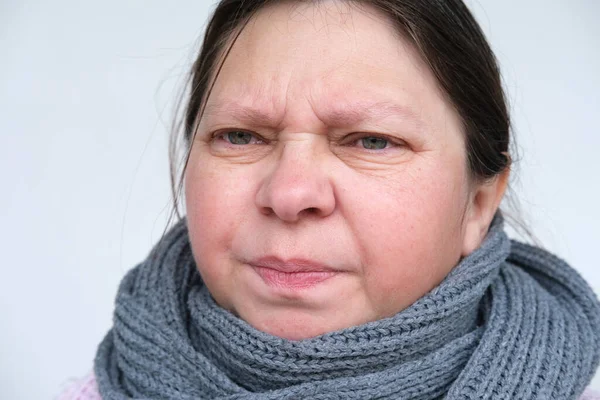 Close Face Mature Woman Years Face Throat Wrapped Scarf Sick — Stockfoto