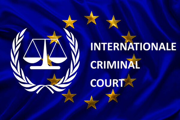 Международный уголовный суд с логотипом (МУС), текст на фоне синего флага ЕС, дизайн шаблона плаката, юбилей Римского статута