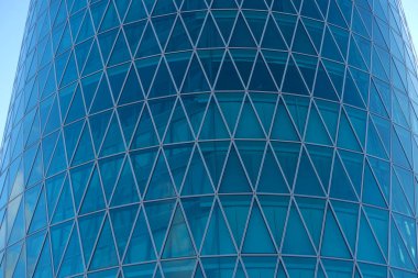 Fütürist ayna silindirik cam desenli Westhafen kulesi, 30 katlı Westhafen Kulesi Gutleitviertel, Almanya, Frankfurt 'ta