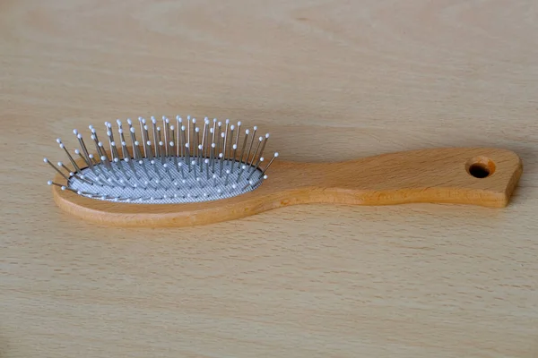 Small Wooden White Comb Metal Teeth Longitudinal Transverse Combing Tools — Stock Photo, Image