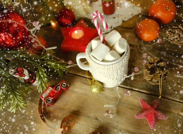 Kendinizi güzel dekore edilmiş ağaçlarla, parıldayan ışıklarla kakao ve lokum sıcaklığıyla, tatil büyüsüyle Yeni Yıl atmosferine daldırın.