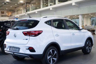 yakın plan beyaz MG Car modeli ZS EV, elektrikli SUV Çinli firma marka Nanjing Automobile, showroom, alternatif enerji, konsept reklamcılık ve pazarlama, Auto Styling, Frankfurt - 11 Ekim 2023