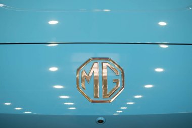 Yakın plan mavi MG Otomobil Logosu markası Nanjing Otomobil, konsept Otomotiv Reklam ve Pazarlama, İngiliz otomobil üreticisi Frankfurt, 11 Ekim 2023