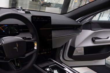 İç elektrik geçişi Polestar 3, dijital enstrüman paneli, direksiyon, kapı kilitleri, otomotiv endüstrisindeki teknolojik gelişmeler, Frankfurt - 9 Kasım 2023