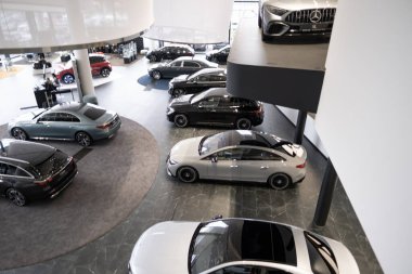 Mercedes elektrikli arabaları galeride, EV çağdaş Avrupa, otomotiv endüstrisinde teknolojik gelişmeler, çevre temizliği aracı, Frankfurt - 9 Kasım 2023