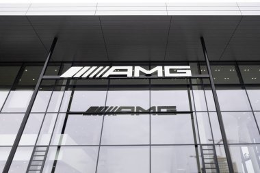 Mercedes-Benz, Satış Ofisi, AMG amblemi, otomotiv endüstrisindeki reklamcılık ve pazarlama konsepti, İngiliz otomobil üreticisi Frankfurt - 9 Kasım 2023