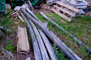 Ortaya çıkarılan boru hattı inşaatı, ısıtma sistemi için boru hattı yapımında kullanılan kumlu borular, kentsel iletişimin onarılması, bölgesel ısıtma sisteminin yeniden inşası