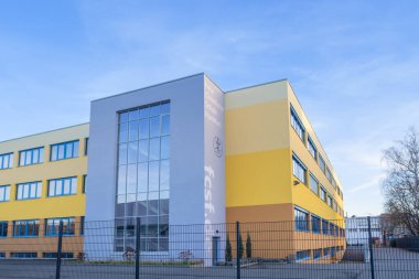 Freie Christliche Schule Frankfurt, Orber Caddesi 4 'teki modern okul binası, dış mekan, Frankfurt, Almanya - 16 Aralık 2023